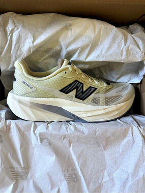 New Balance FuelCell Rebel v5 Women's Running Shoes US 7.5 new in box
